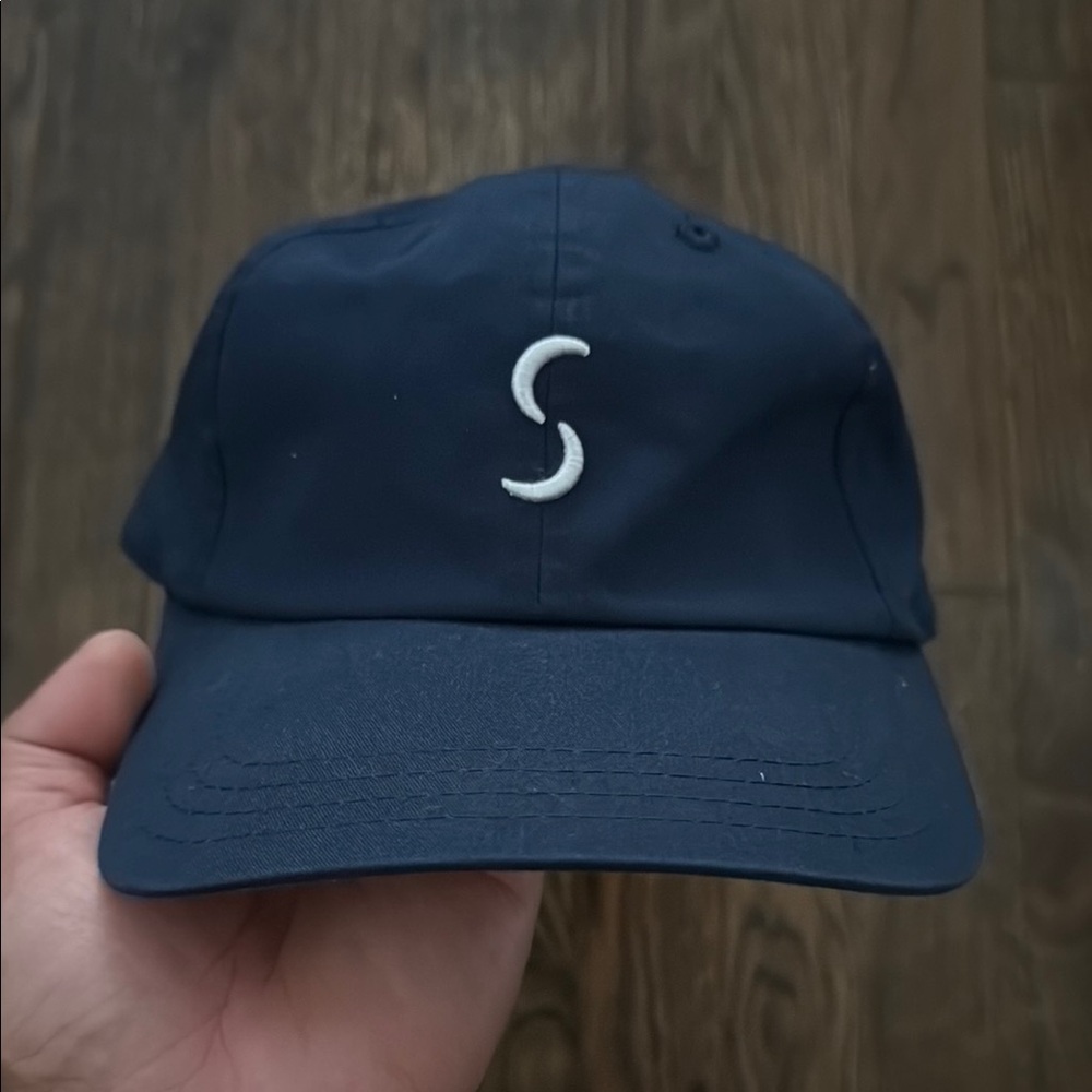 Lightly worn Sebonack strapback in great condition